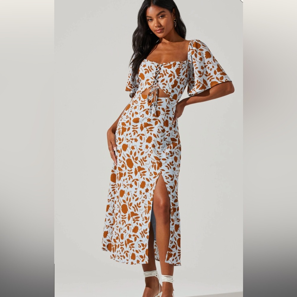 ASTR THE LABEL LACE UP FLUTTER SLEEVE CUT OUT MIDI DRESS